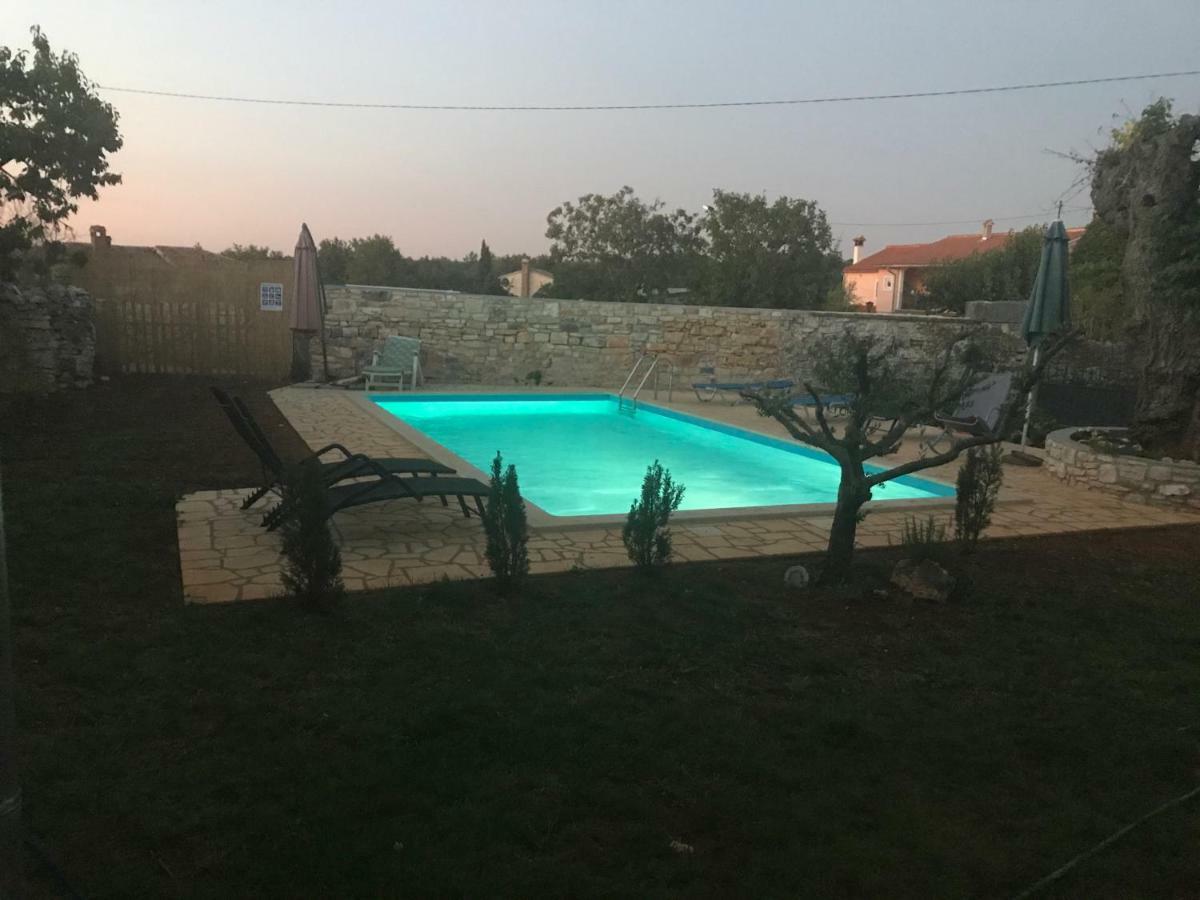 Vila Manovelova Hiza *